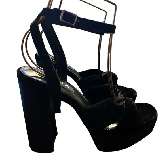 Aqua Lory Black Velvet Heels Size 6 - Picture 5 of 11
